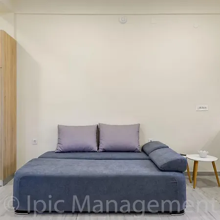 Anna's 'nea Chora' *