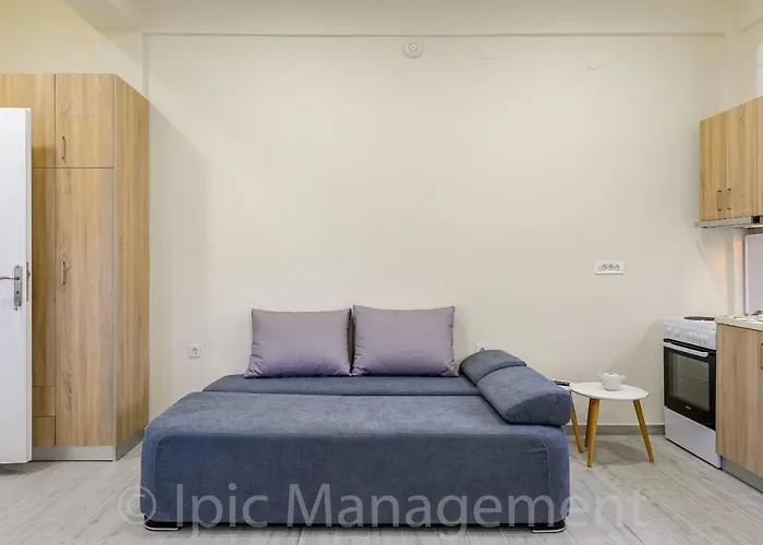 Anna's 'nea Chora' *