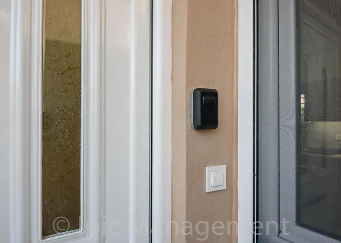 Anna's 'nea Chora' *